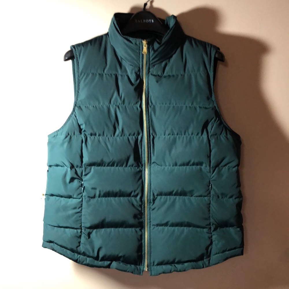 Beautiful forest grn puffer vest. Talbots size Lg
